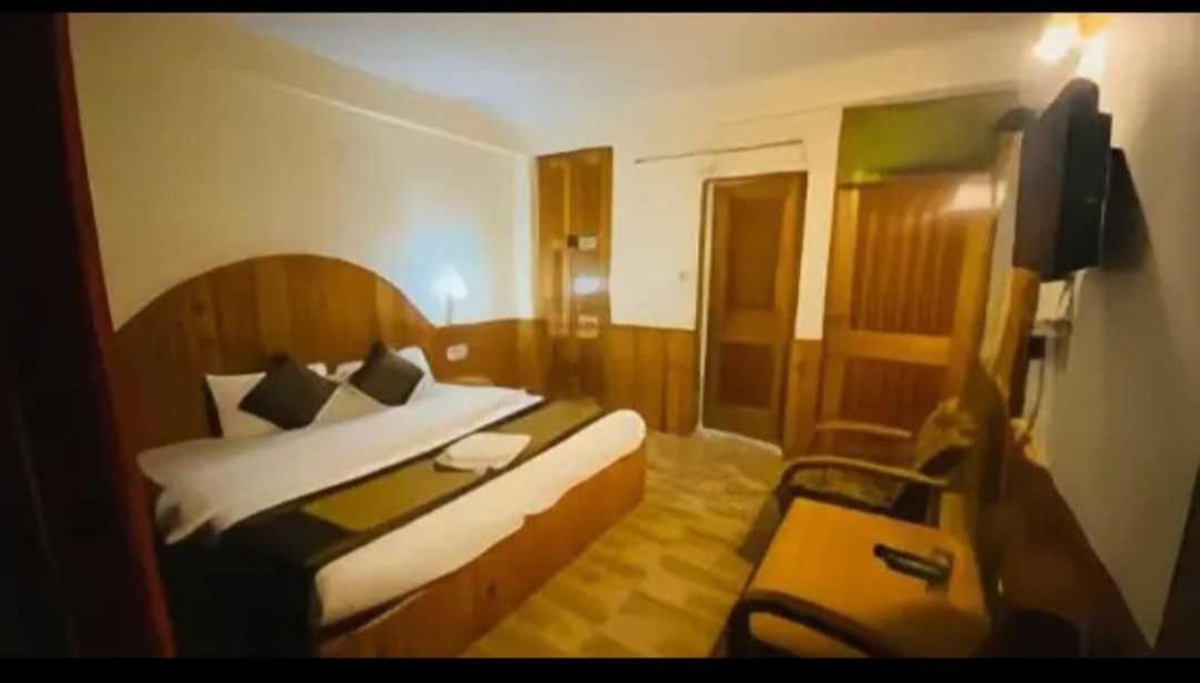 Hotel Hadimba Regency ! Free 4 Wheeler Parking ! Mountain View Rooms ! Near Mall Road Manali 外观 照片