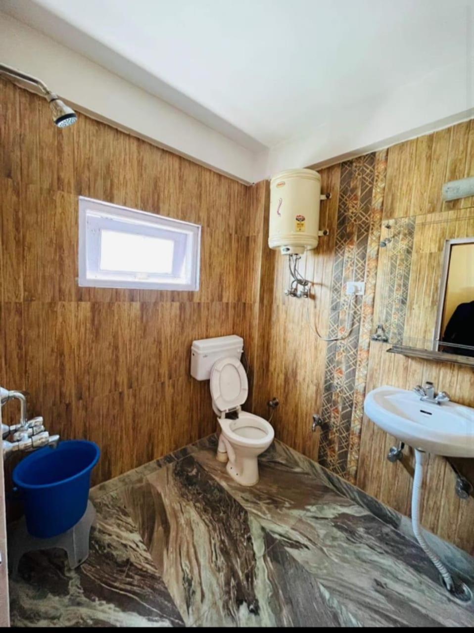 Hotel Hadimba Regency ! Free 4 Wheeler Parking ! Mountain View Rooms ! Near Mall Road Manali 外观 照片